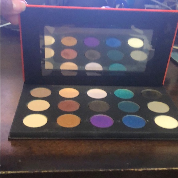 LIMITED EDITION Make Up For Ever eyeshadow palette - Picture 1 of 4